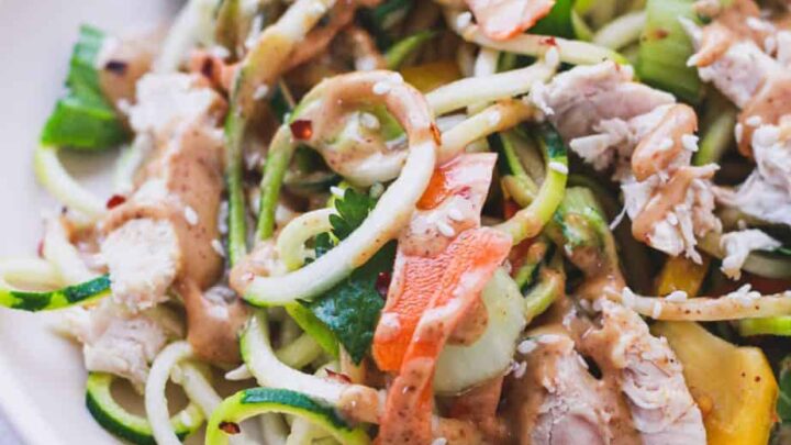 zucchini noodle salad + spicy peanut sauce {an easy zoodle recipe