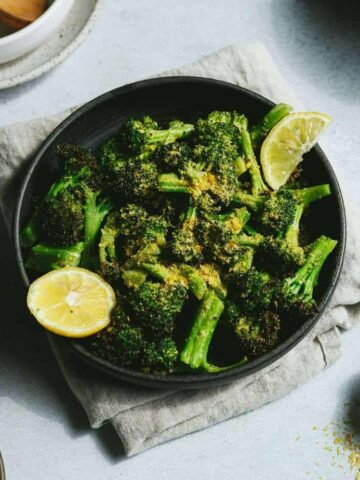 keto air fryer broccoli with lemon wedges