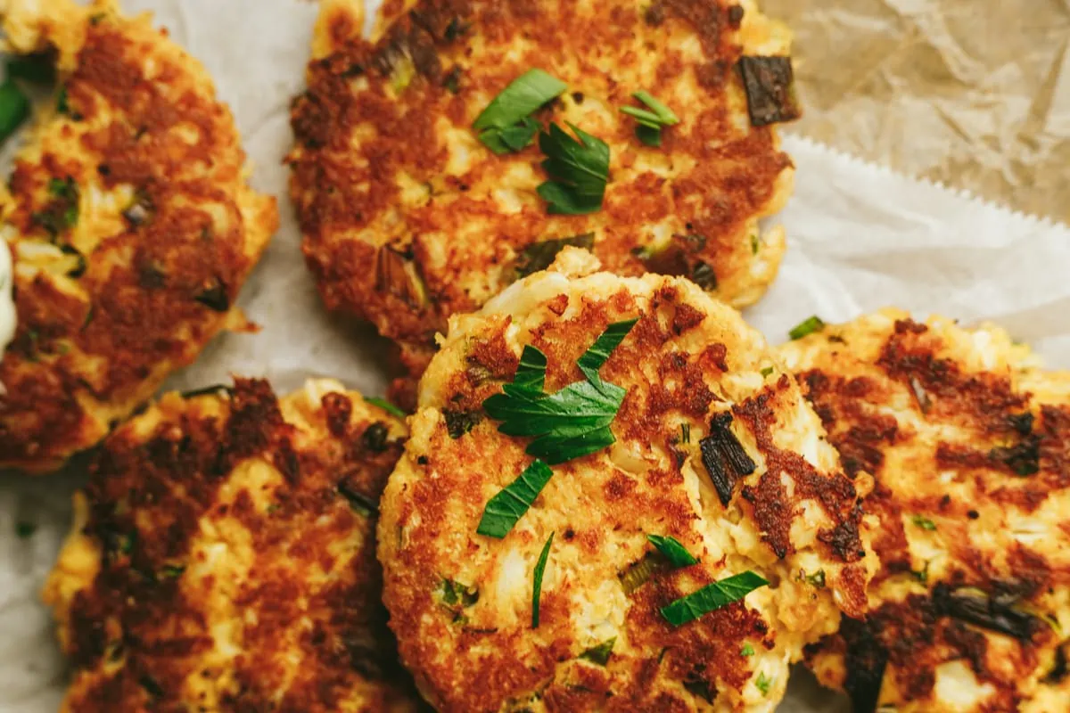 Low-carb crab cakes with parsley on top.
