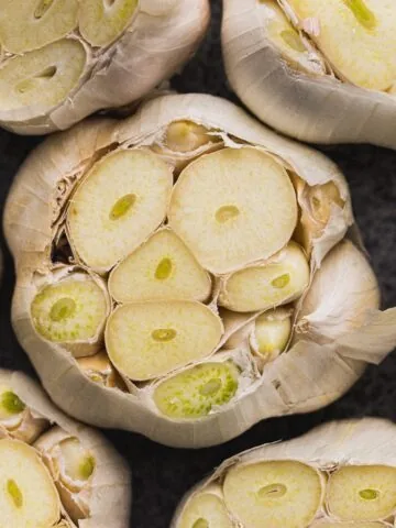 Closeup of raw heads of garlic.